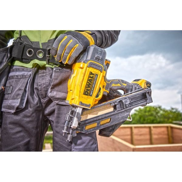 DeWalt aku pištolj za čavle - čavlerica DCN930N 90mm - solo alat