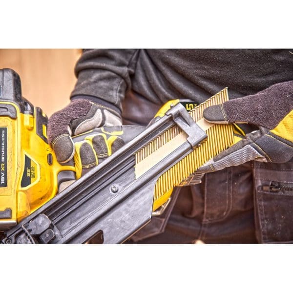 DeWalt aku pištolj za čavle - čavlerica DCN930N 90mm - solo alat