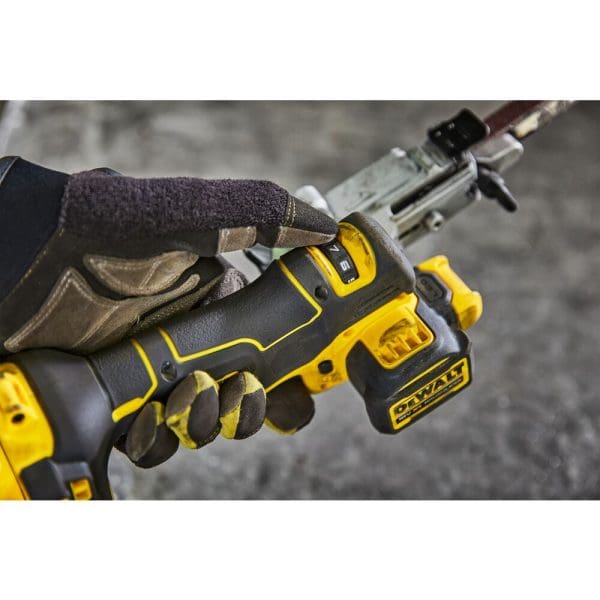 DeWalt aku tračna brusilica DCM200NT 18V 13x457mm uska traka