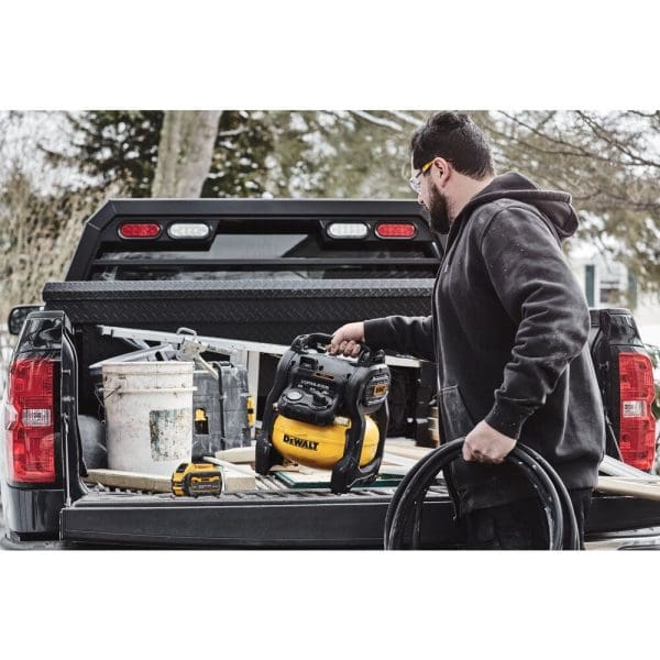 DeWalt aku kompresor Flexvolt Advantage 1854V DCC1018N 10L