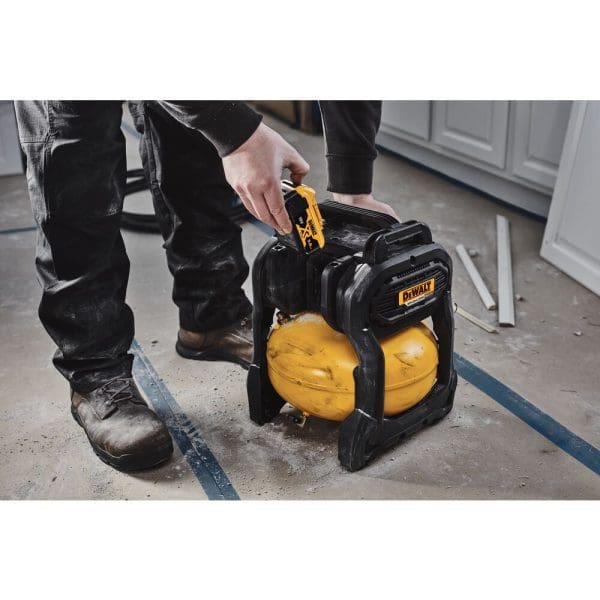 DeWalt aku kompresor Flexvolt Advantage 1854V DCC1018N 10L