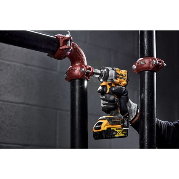 DeWalt aku udarni odvijač DCF922P2T 2x5,0Ah 12 18V, kofer 610Nm