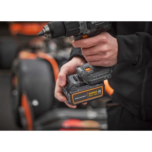 DeWalt aku udarna bušilica DCD85MM2T McLaren 90Nm 2x4,0Ah