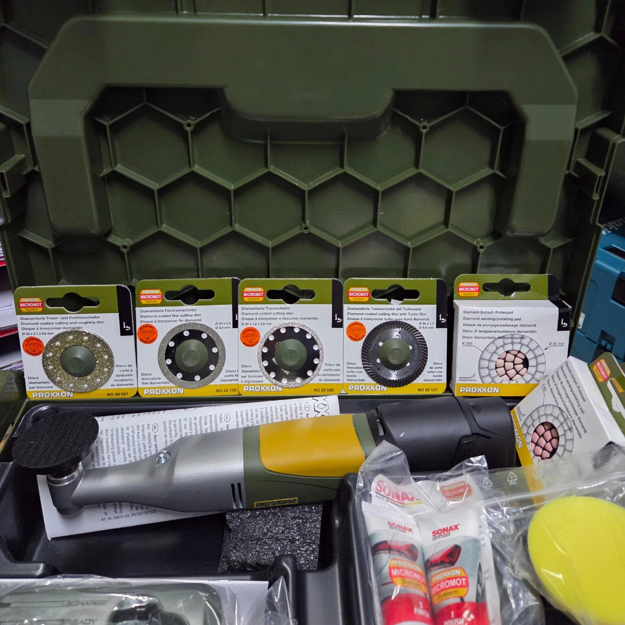 Proxxon set aku alata i pribora za keramičare, brusilica LHW + polirka WP/A 2x aku - Slika 3