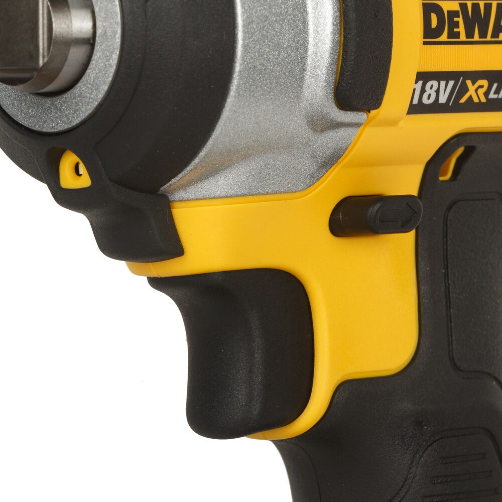DeWalt aku udarni odvijač DCF880N 18V 12 203Nm